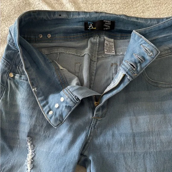 Always Friday Women’s Light Blue Ankle Jeans Size 11 - Picture 8 of 14